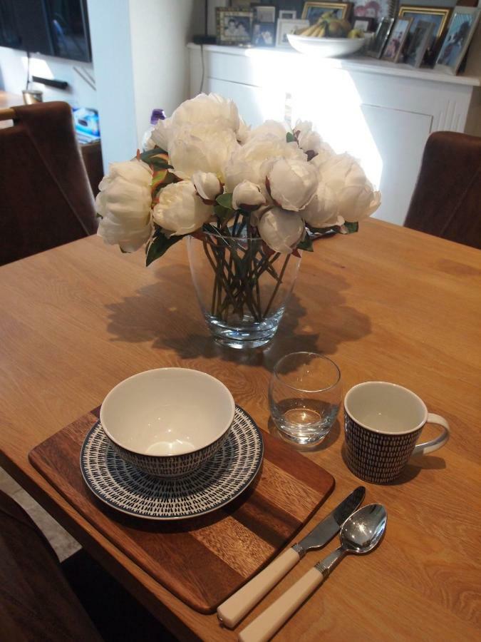 Morden Friendly Home In South London מראה חיצוני תמונה